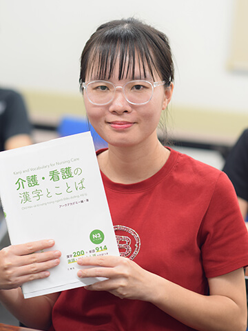 専門日本語テキストを使う生徒たち1